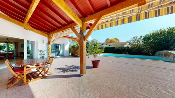 Maison familiale avec piscine et sous-sol - JATXOU