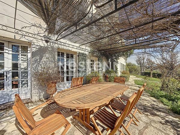 MAISON Grasse 9 pièce(s) 500 m2, 16000 m2 de terrain, au calme absolu, maison annexe,