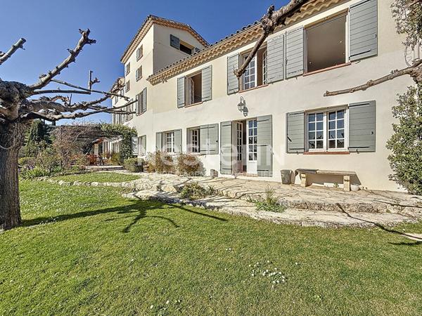 MAISON Grasse 9 pièce(s) 500 m2, 16000 m2 de terrain, au calme absolu, maison annexe,