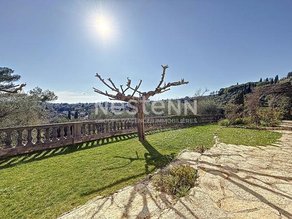 MAISON Grasse 9 pièce(s) 500 m2, 16000 m2 de terrain, au calme absolu, maison annexe,