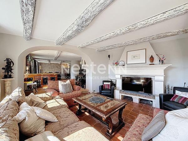 MAISON Grasse 9 pièce(s) 500 m2, 16000 m2 de terrain, au calme absolu, maison annexe,