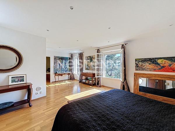 MAISON Grasse 9 pièce(s) 500 m2, 16000 m2 de terrain, au calme absolu, maison annexe,