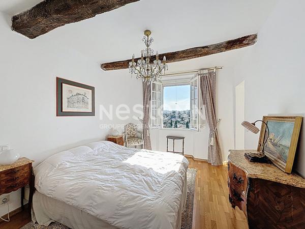 MAISON Grasse 9 pièce(s) 500 m2, 16000 m2 de terrain, au calme absolu, maison annexe,