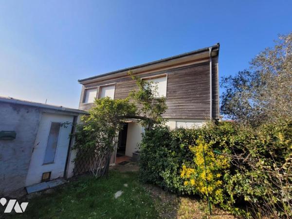 Proche Lycée Jules Verne, maison individuelle avec garage et jardin