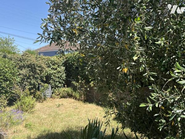 Proximité immédiate de CAEN, 800m du cinéma LUX, maison individuelle avec garage et jardin