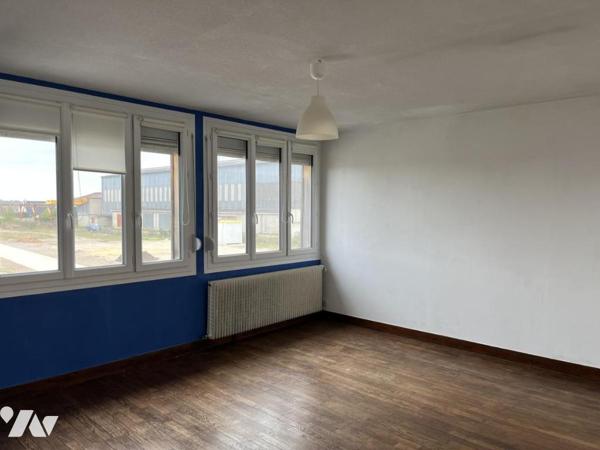 Proximité immédiate de CAEN, 800m du cinéma LUX, maison individuelle avec garage et jardin