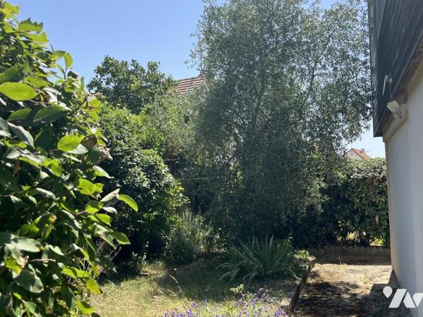 Proximité immédiate de CAEN, 800m du cinéma LUX, maison individuelle avec garage et jardin