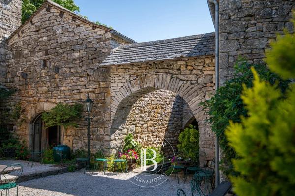 Sévérac-le-Château, Propriété 12 Chambres -  450 m² à vendre