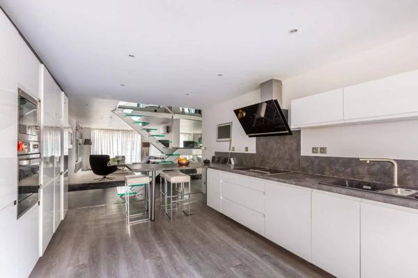 LOFT T3 EN DUPLEX 92,67 M² – SPA PRIVATIF – COUR INTÉRIEURE – DPE B
