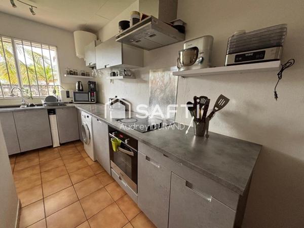 MAISON T4 JUMELEE AVEC  JARDIN;