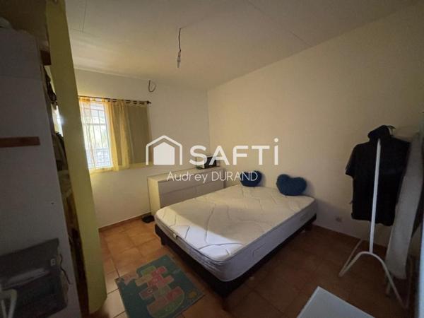 MAISON T4 JUMELEE AVEC  JARDIN;