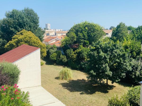 BARRIERE DU MEDOC / T3 TRAVERSANT 85m2 LUMINEUX RENOVE, BELLES PRESTATIONS / RESIDENCE VERDOYANTE / CAVE ET PARKING EN SOUS SOL !