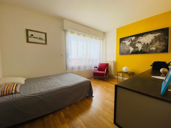 BARRIERE DU MEDOC / T3 TRAVERSANT 85m2 LUMINEUX RENOVE, BELLES PRESTATIONS / RESIDENCE VERDOYANTE / CAVE ET PARKING EN SOUS SOL !