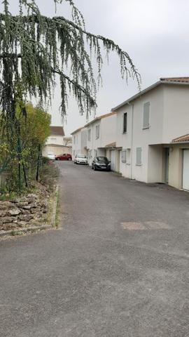 PAVILLON  TBE 3 PIECES  LIBRE PROCHE GARE DE POITIERS