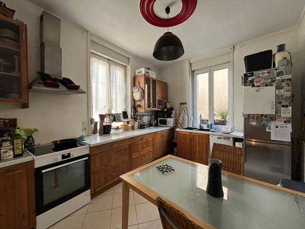 Maison de charme en plein coeur de Poitiers – 5 chambres, jardin et stationnement