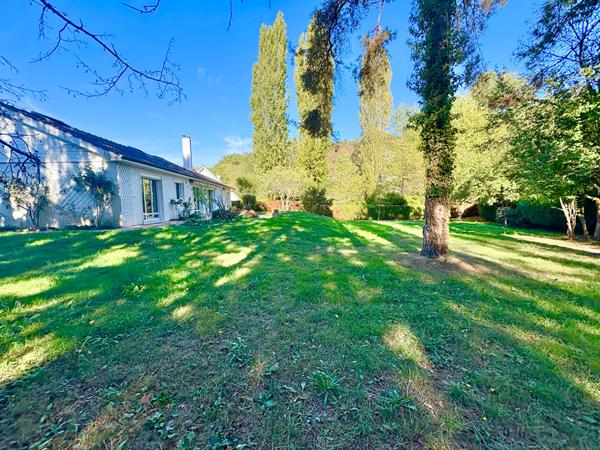 Maison Plaisir 6 pièces 145 m2 DE PLAIN-PIED AVEC COMBLES AMENAGÉS 1700 m² de terrain !!