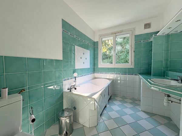 Maison Plaisir 6 pièces 145 m2 DE PLAIN-PIED AVEC COMBLES AMENAGÉS 1700 m² de terrain !!