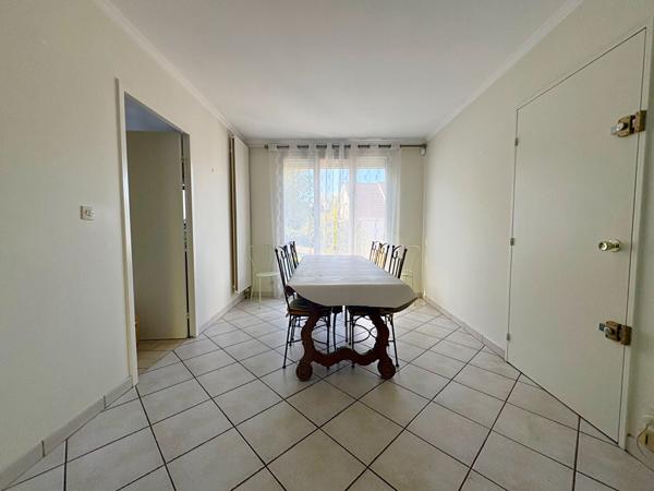 Maison Plaisir 6 pièces 145 m2 DE PLAIN-PIED AVEC COMBLES AMENAGÉS 1700 m² de terrain !!