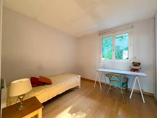 Maison Plaisir 6 pièces 145 m2 DE PLAIN-PIED AVEC COMBLES AMENAGÉS 1700 m² de terrain !!