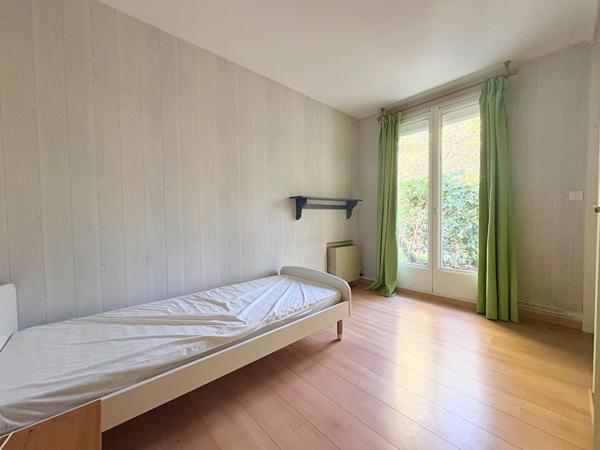 Maison Plaisir 6 pièces 145 m2 DE PLAIN-PIED AVEC COMBLES AMENAGÉS 1700 m² de terrain !!