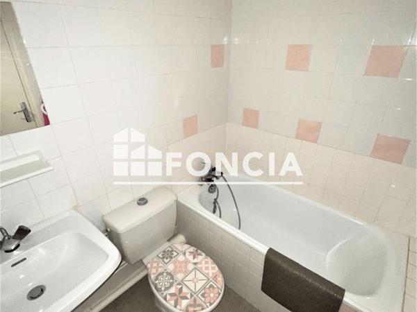 Location Studio 26.25 m² - 4 RUE DES SCIEURS Chatellerault 86100