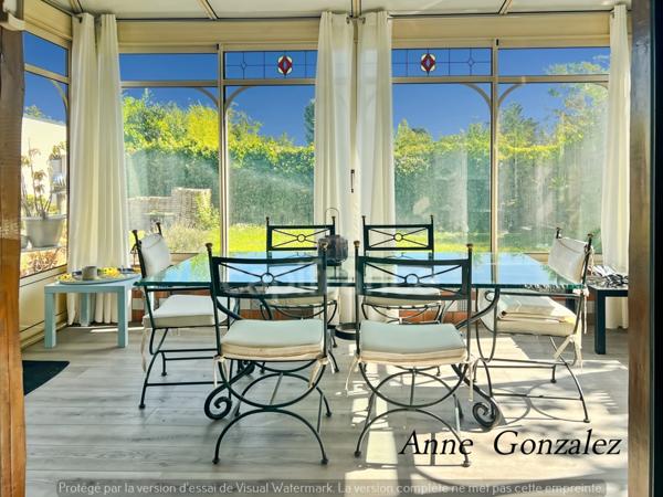 OLIVET, à dix minutes d'Orléans, dans un quartiet calme et privilégié, à vendre grande Maison de Caractère avec jardin clos et arboré de 1437 m2, piscine, jacuzzi, bar extérieur, garage double