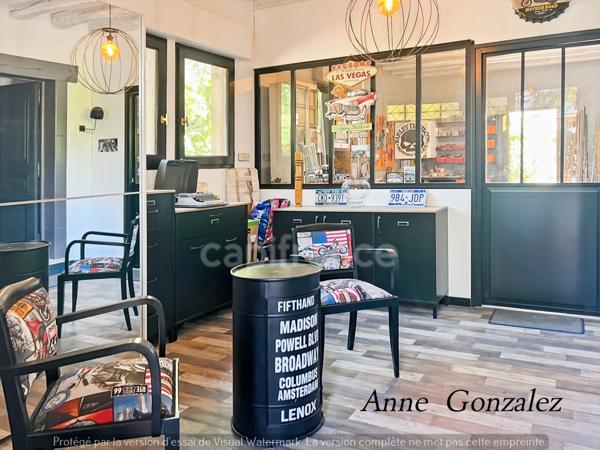 OLIVET, à dix minutes d'Orléans, dans un quartiet calme et privilégié, à vendre grande Maison de Caractère avec jardin clos et arboré de 1437 m2, piscine, jacuzzi, bar extérieur, garage double