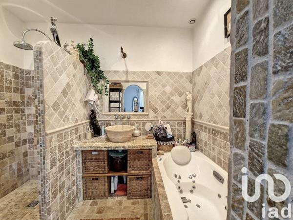 Demeure 8 pièces de 207 m² à Capendu (11700)