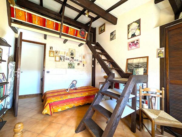 Rare à la vente : villa au calme avec terrain de 1000 m² et vue mer