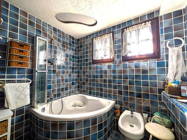 Rare à la vente : villa au calme avec terrain de 1000 m² et vue mer