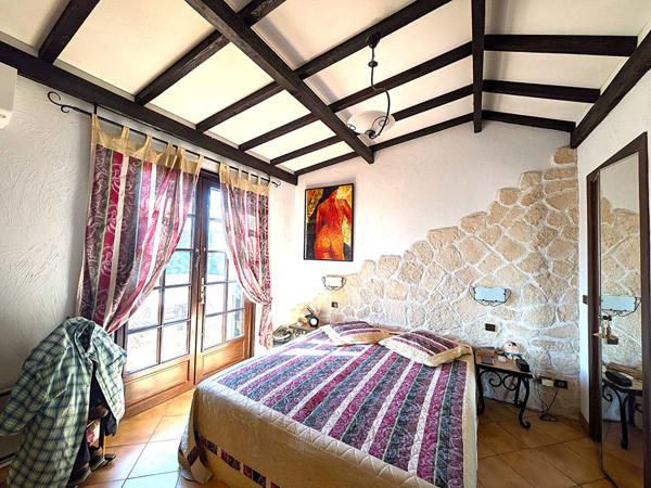 Rare à la vente : villa au calme avec terrain de 1000 m² et vue mer