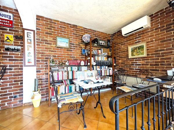 Rare à la vente : villa au calme avec terrain de 1000 m² et vue mer