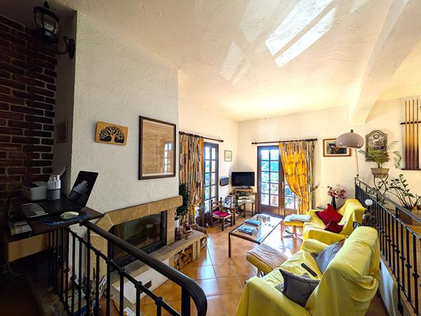 Rare à la vente : villa au calme avec terrain de 1000 m² et vue mer