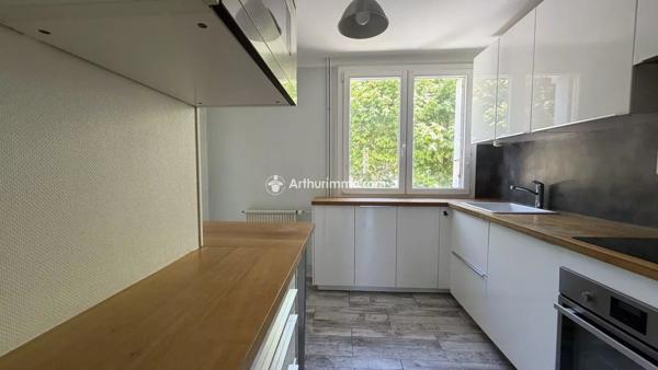 Vente                                                      Appartement
                        
                     4 pièces                      79 m2                     à Millau