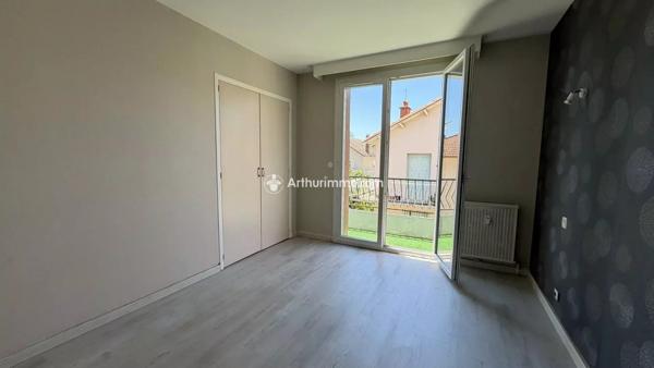 Vente                                                      Appartement
                        
                     4 pièces                      79 m2                     à Millau