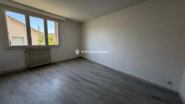 Vente                                                      Appartement
                        
                     4 pièces                      79 m2                     à Millau