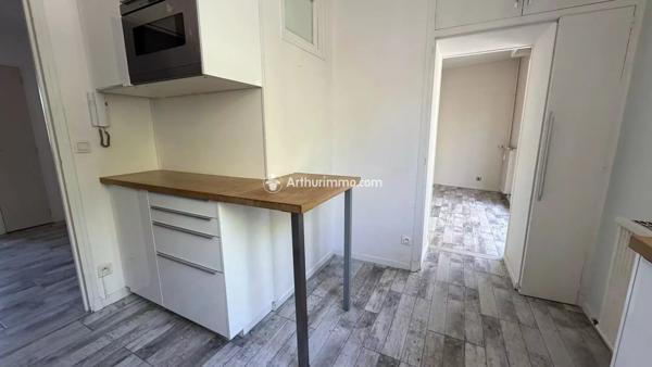 Vente                                                      Appartement
                        
                     4 pièces                      79 m2                     à Millau