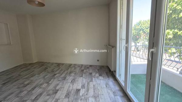 Vente                                                      Appartement
                        
                     4 pièces                      79 m2                     à Millau
