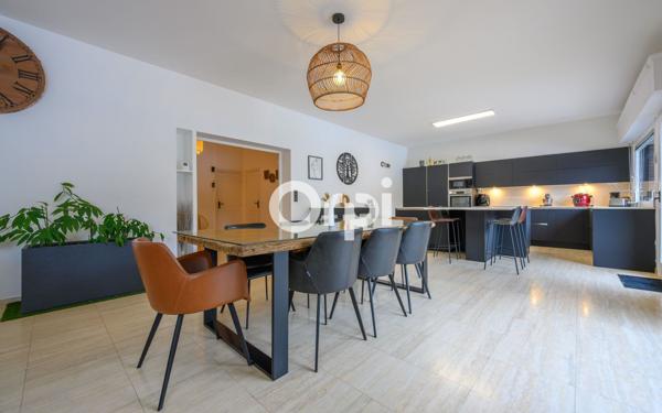 Maison à vendre    6 pièces • 250 m2 Lambres-lez-Douai