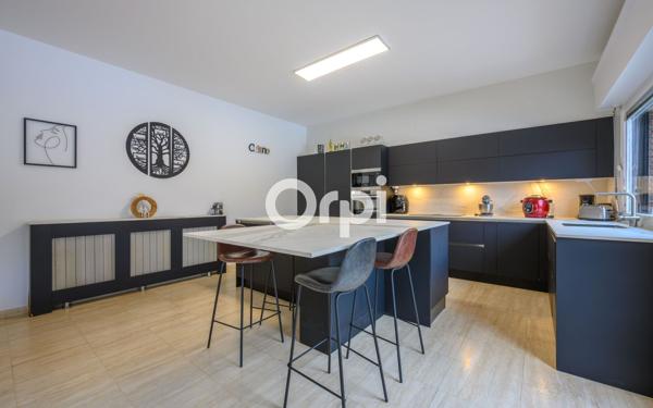 Maison à vendre    6 pièces • 250 m2 Lambres-lez-Douai