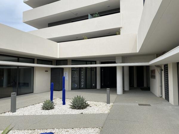 Local 65m2 Carrefour RT de Canet proche Carr d'OR