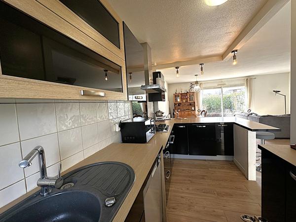 Maison à vendre 4 pièces Le Teich centre (33)-3ch à l'étage-GARAGE attenenant-Jardin au calme et belle piece de vie-
