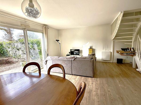Maison à vendre 4 pièces Le Teich centre (33)-3ch à l'étage-GARAGE attenenant-Jardin au calme et belle piece de vie-