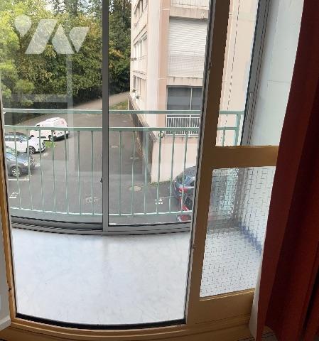 St-Etienne Haut Jomayère F4  ds parc arboré 80 m2+ parking + cave bon état général prix 95 000 euros