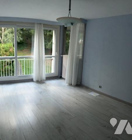 St-Etienne Haut Jomayère F4  ds parc arboré 80 m2+ parking + cave bon état général prix 95 000 euros