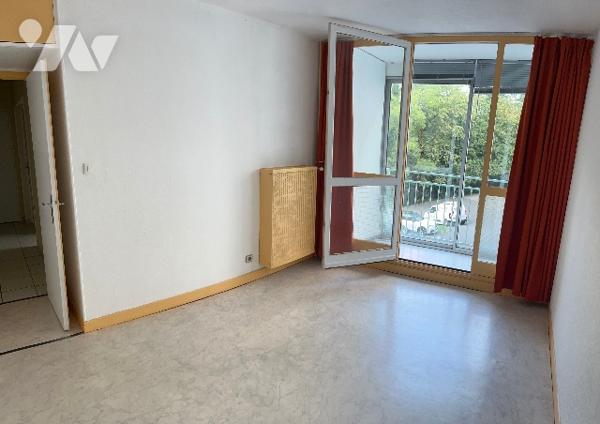 St-Etienne Haut Jomayère F4  ds parc arboré 80 m2+ parking + cave bon état général prix 95 000 euros
