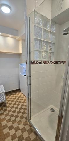 Maison rénovée avec cour