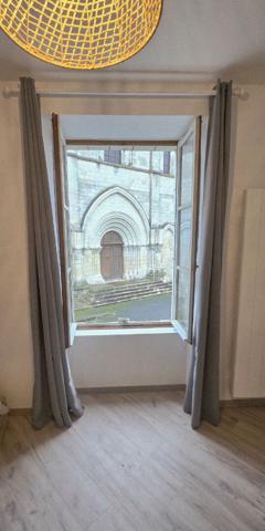 Maison rénovée avec cour