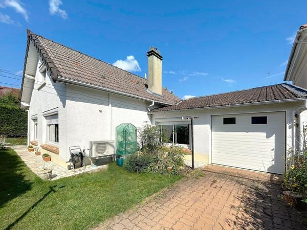 CHARMANTE MAISON DE 75 M2 HABITABLE (95 M2 AU SOL) SUR 335 M2 DE PARCELLE SITUEE AU PARC DE LA CLOCHE A ORLY