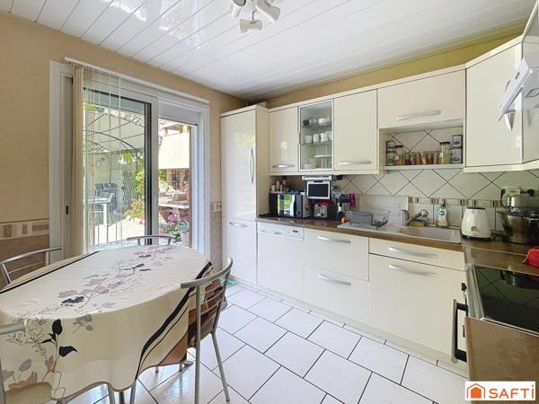 CHARMANTE MAISON DE 75 M2 HABITABLE (95 M2 AU SOL) SUR 335 M2 DE PARCELLE SITUEE AU PARC DE LA CLOCHE A ORLY